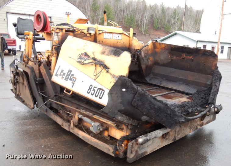 image for item HR9174 2005 LeeBoy L8500T  paver