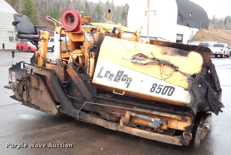 image for item HR9174 2005 LeeBoy L8500T  paver