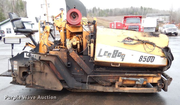 image for item HR9174 2005 LeeBoy L8500T  paver