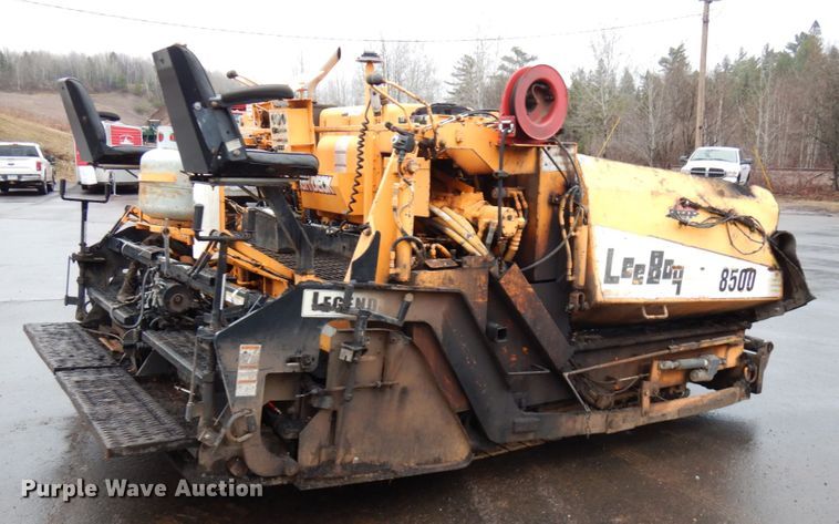 image for item HR9174 2005 LeeBoy L8500T  paver