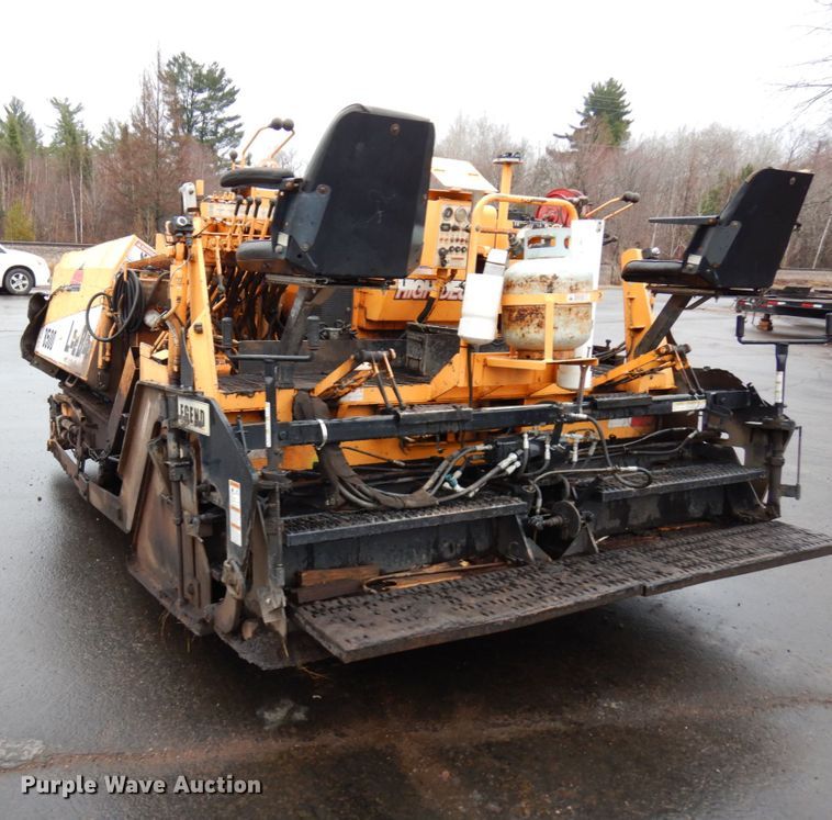 image for item HR9174 2005 LeeBoy L8500T  paver