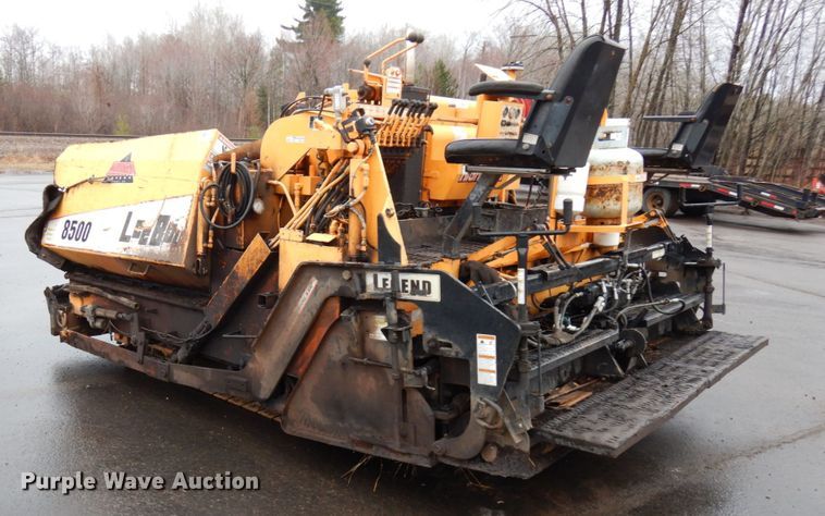 image for item HR9174 2005 LeeBoy L8500T  paver