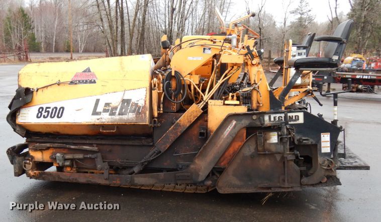 image for item HR9174 2005 LeeBoy L8500T  paver