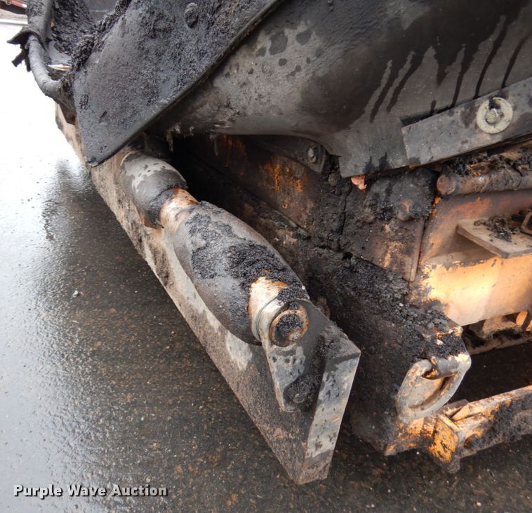 image for item HR9174 2005 LeeBoy L8500T  paver