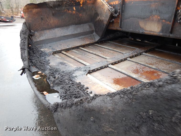 image for item HR9174 2005 LeeBoy L8500T  paver