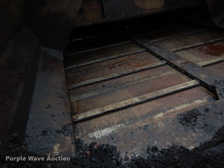 image for item HR9174 2005 LeeBoy L8500T  paver