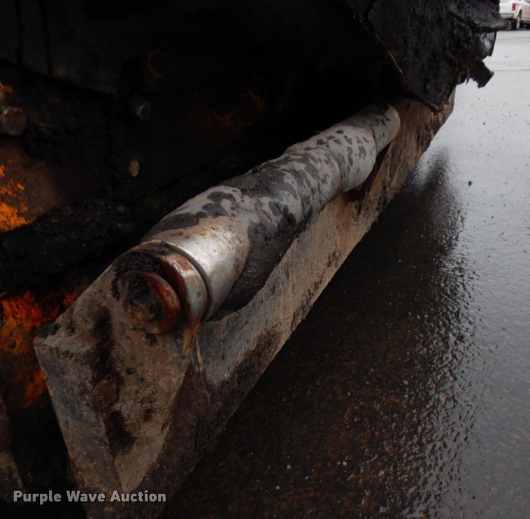 image for item HR9174 2005 LeeBoy L8500T  paver