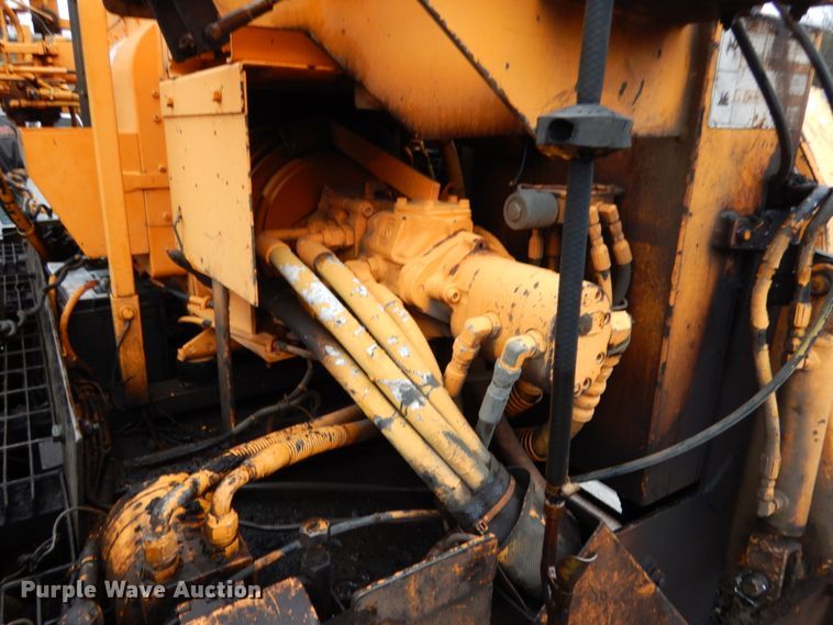 image for item HR9174 2005 LeeBoy L8500T  paver