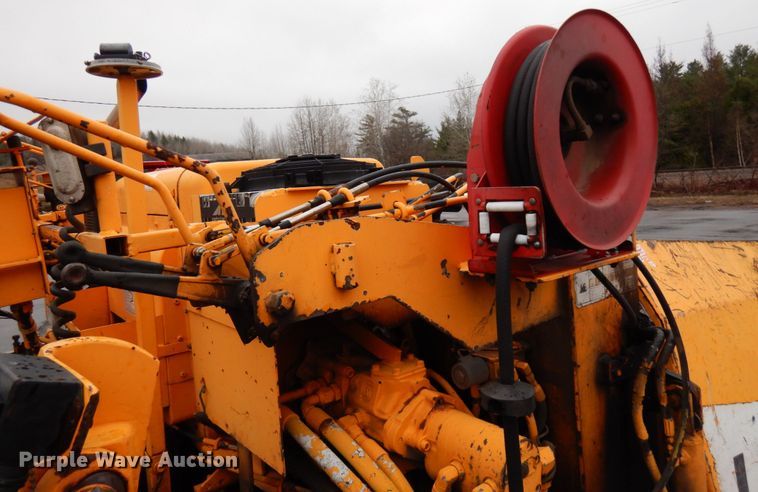 image for item HR9174 2005 LeeBoy L8500T  paver