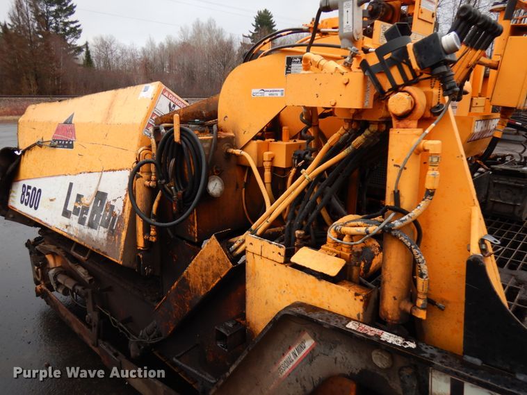 image for item HR9174 2005 LeeBoy L8500T  paver