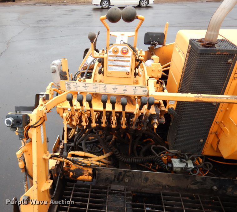 image for item HR9174 2005 LeeBoy L8500T  paver