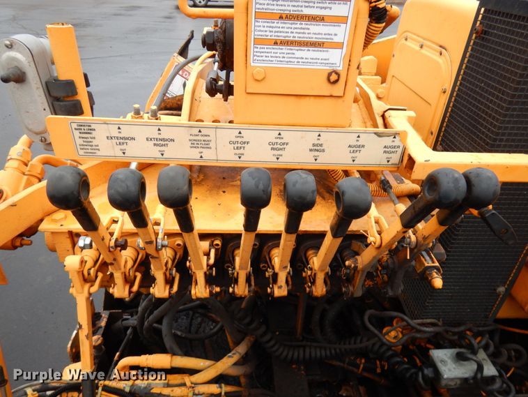 image for item HR9174 2005 LeeBoy L8500T  paver