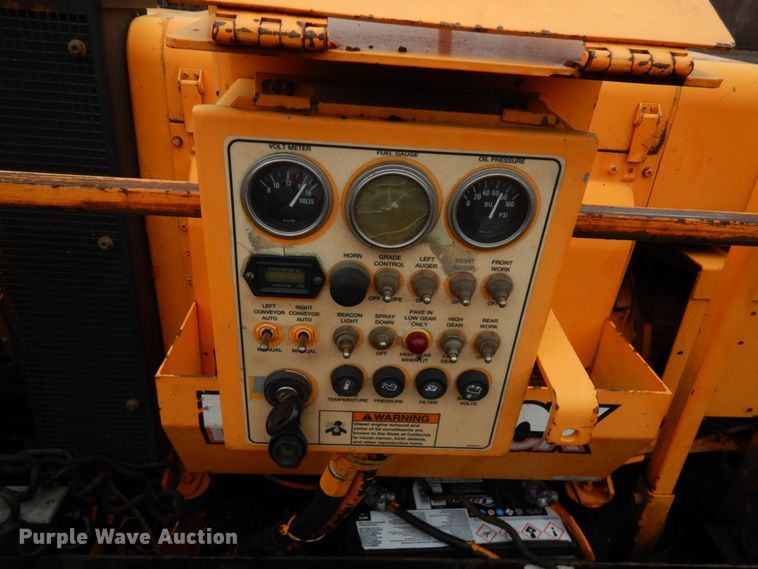 image for item HR9174 2005 LeeBoy L8500T  paver