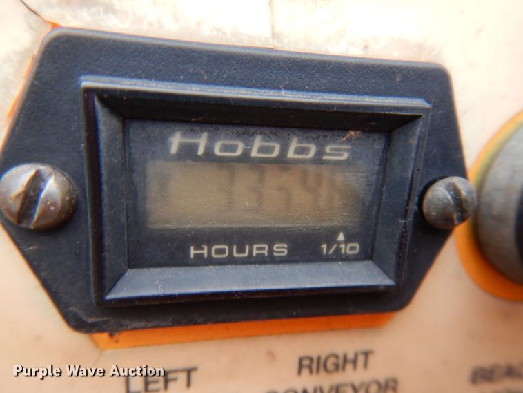 image for item HR9174 2005 LeeBoy L8500T  paver