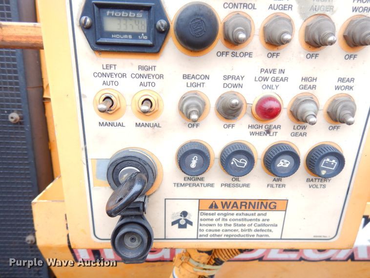 image for item HR9174 2005 LeeBoy L8500T  paver