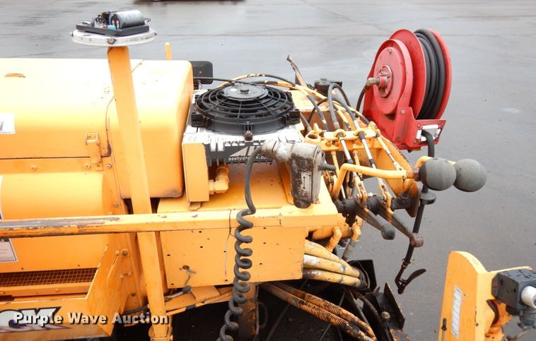 image for item HR9174 2005 LeeBoy L8500T  paver