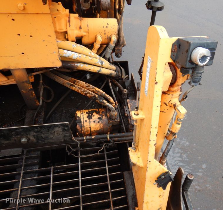 image for item HR9174 2005 LeeBoy L8500T  paver