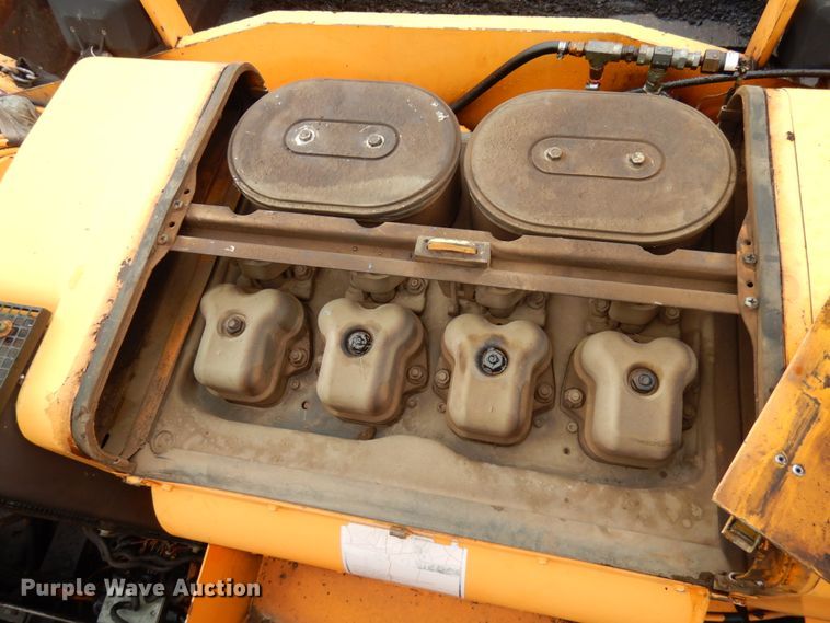 image for item HR9174 2005 LeeBoy L8500T  paver