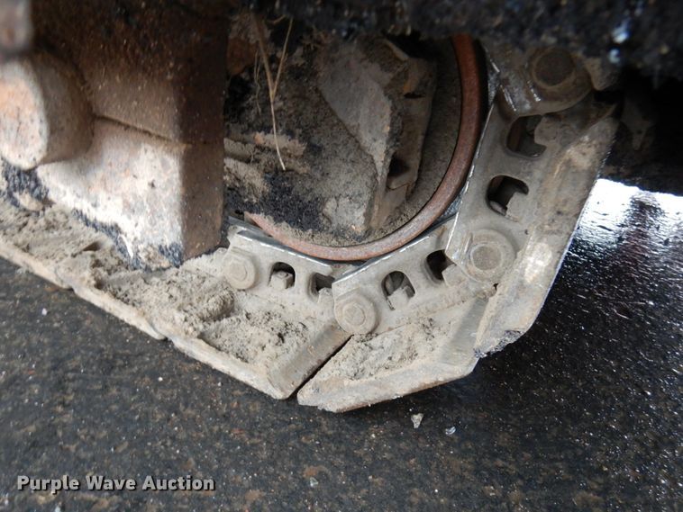 image for item HR9174 2005 LeeBoy L8500T  paver