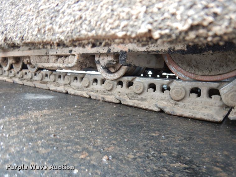 image for item HR9174 2005 LeeBoy L8500T  paver