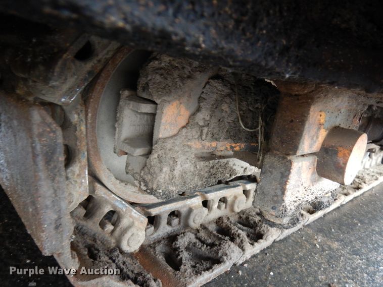 image for item HR9174 2005 LeeBoy L8500T  paver