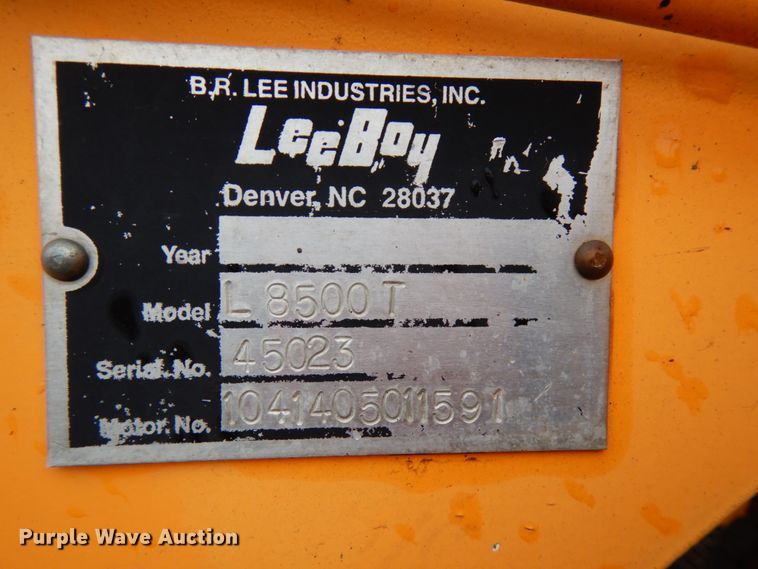 image for item HR9174 2005 LeeBoy L8500T  paver