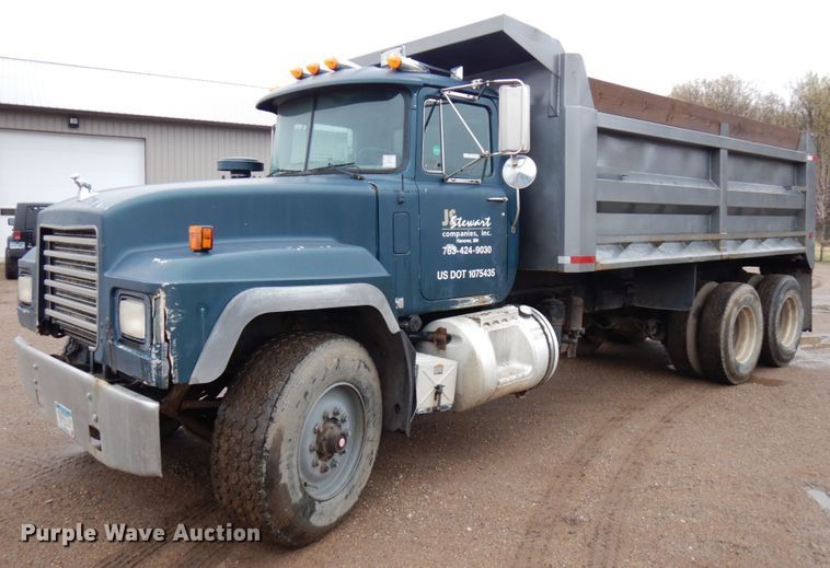 image for item HR9182 1997 Mack RD688S  dump truck