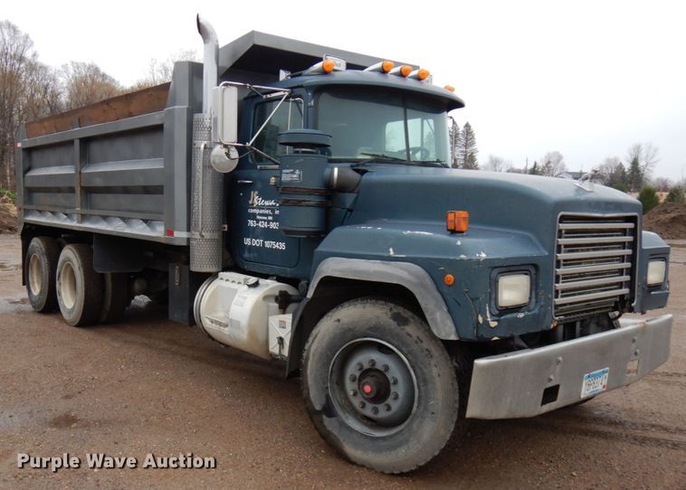 image for item HR9182 1997 Mack RD688S  dump truck
