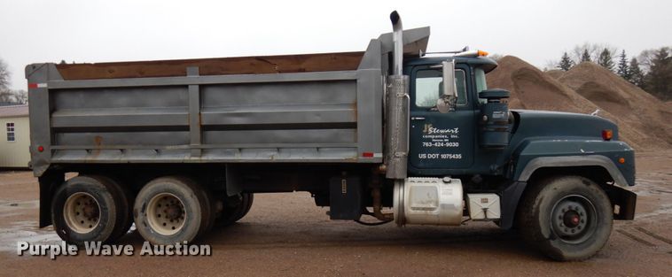 image for item HR9182 1997 Mack RD688S  dump truck