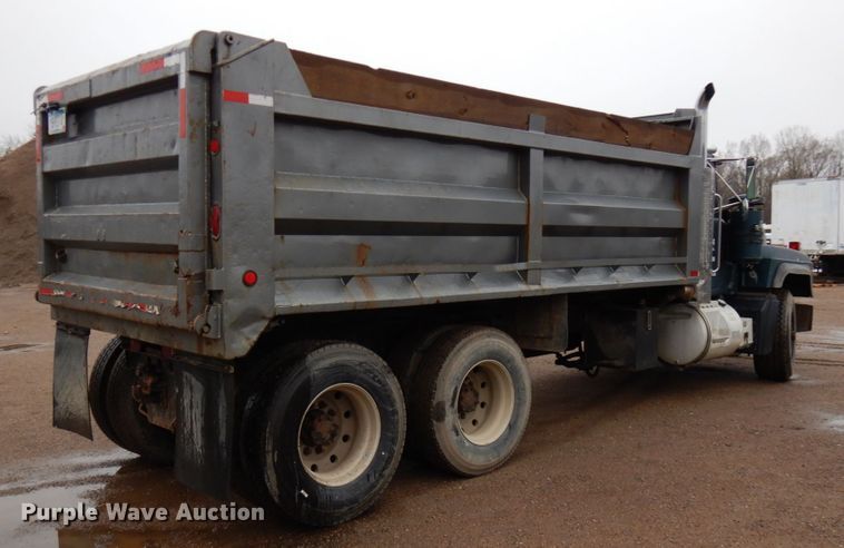 image for item HR9182 1997 Mack RD688S  dump truck
