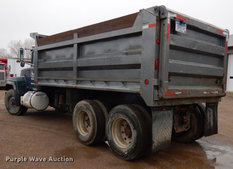 image for item HR9182 1997 Mack RD688S  dump truck