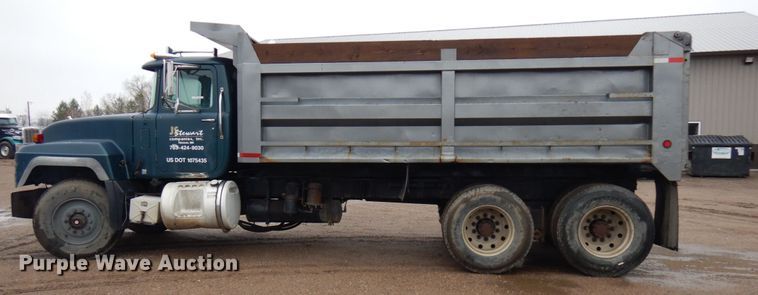 image for item HR9182 1997 Mack RD688S  dump truck