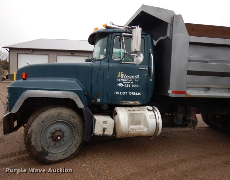 image for item HR9182 1997 Mack RD688S  dump truck