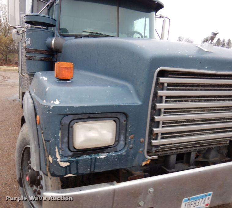 image for item HR9182 1997 Mack RD688S  dump truck