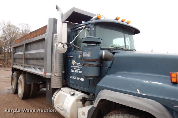 image for item HR9182 1997 Mack RD688S  dump truck
