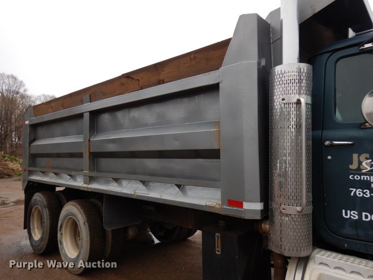 image for item HR9182 1997 Mack RD688S  dump truck