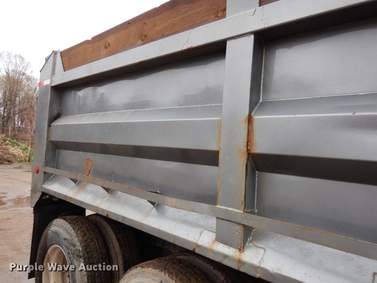 image for item HR9182 1997 Mack RD688S  dump truck