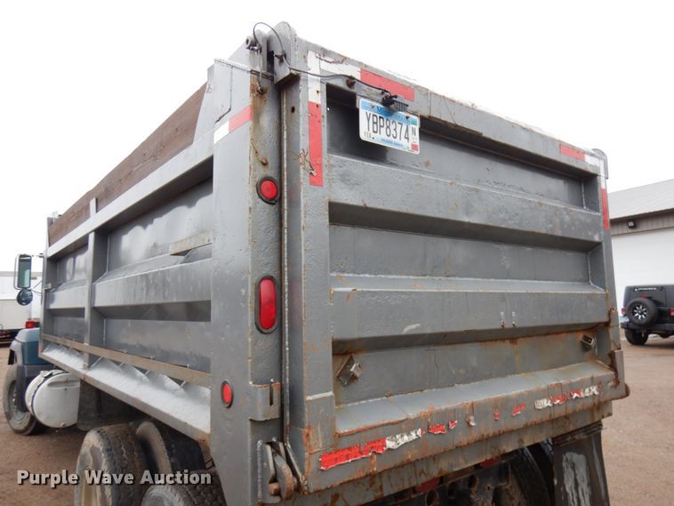 image for item HR9182 1997 Mack RD688S  dump truck