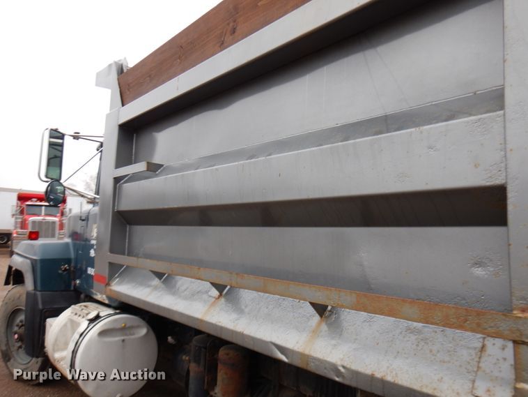 image for item HR9182 1997 Mack RD688S  dump truck