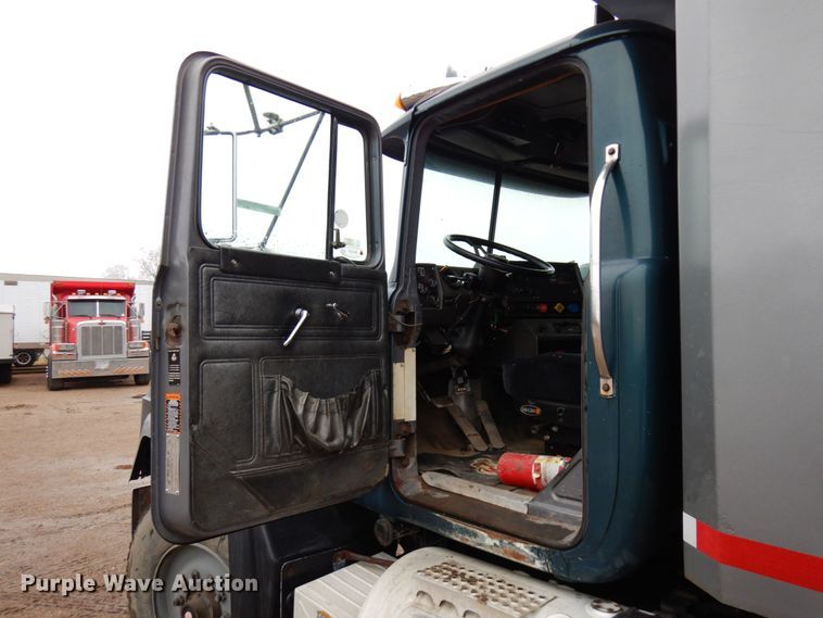 image for item HR9182 1997 Mack RD688S  dump truck