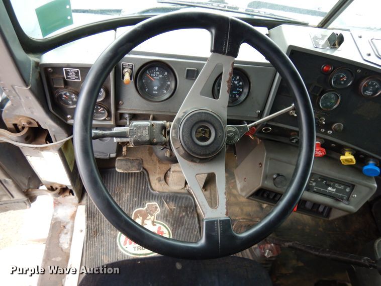 image for item HR9182 1997 Mack RD688S  dump truck