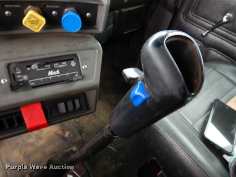 image for item HR9182 1997 Mack RD688S  dump truck