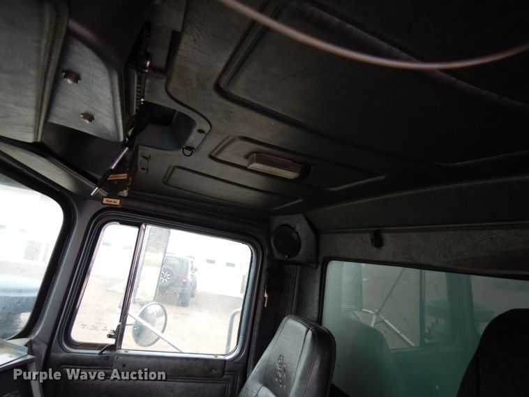 image for item HR9182 1997 Mack RD688S  dump truck