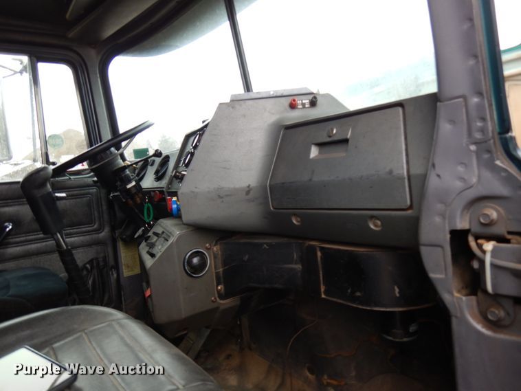 image for item HR9182 1997 Mack RD688S  dump truck