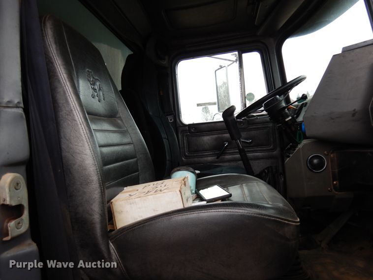 image for item HR9182 1997 Mack RD688S  dump truck