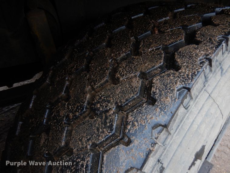 image for item HR9182 1997 Mack RD688S  dump truck