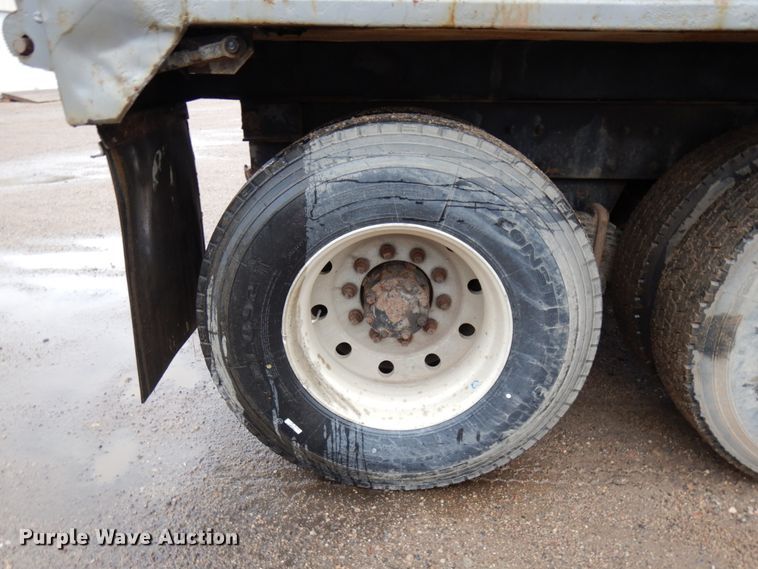 image for item HR9182 1997 Mack RD688S  dump truck