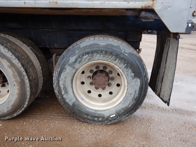 image for item HR9182 1997 Mack RD688S  dump truck