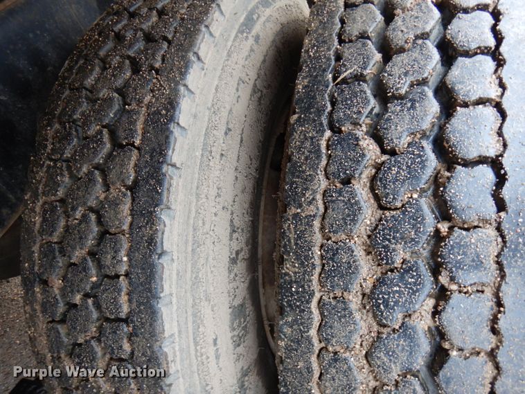 image for item HR9182 1997 Mack RD688S  dump truck