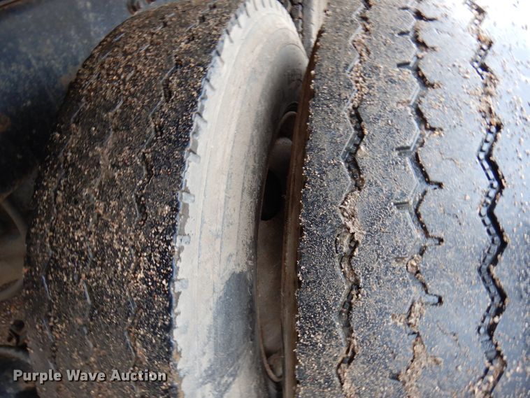 image for item HR9182 1997 Mack RD688S  dump truck